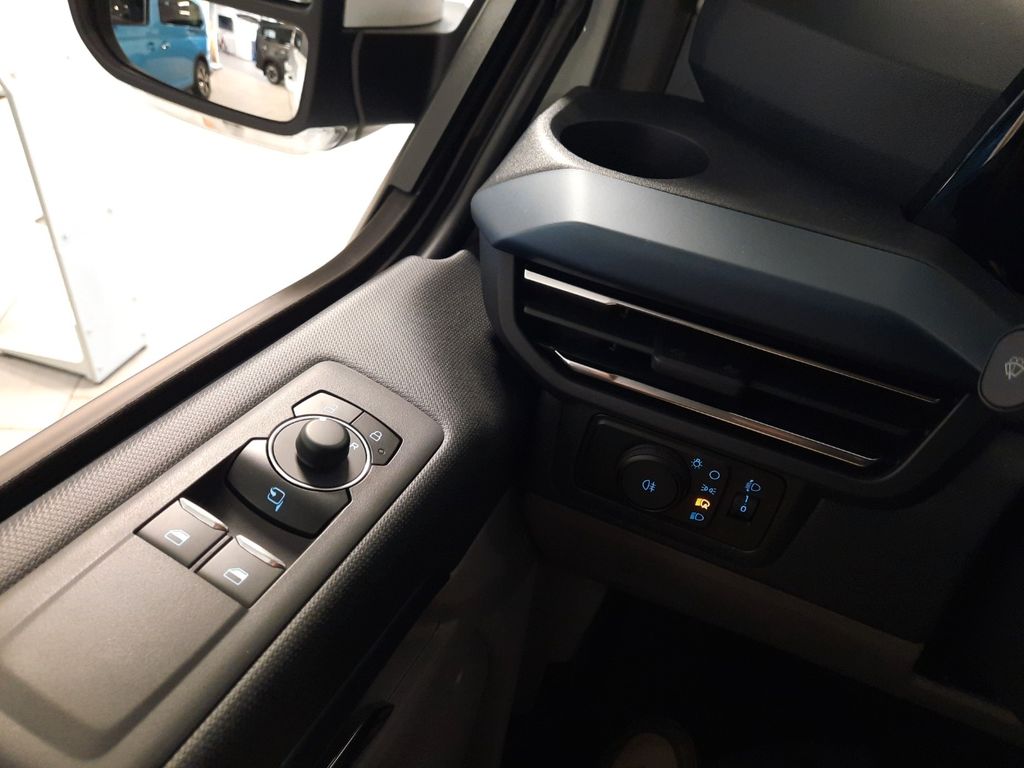 Ford Tourneo Custom 2025