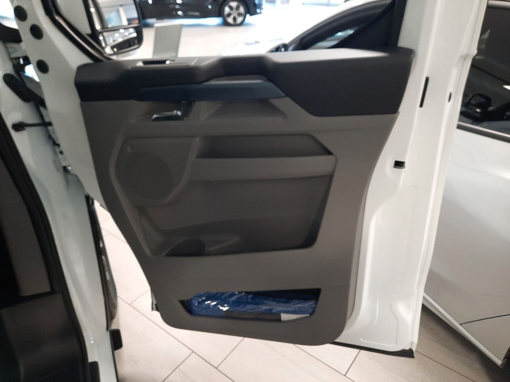 Ford Tourneo Custom 2025