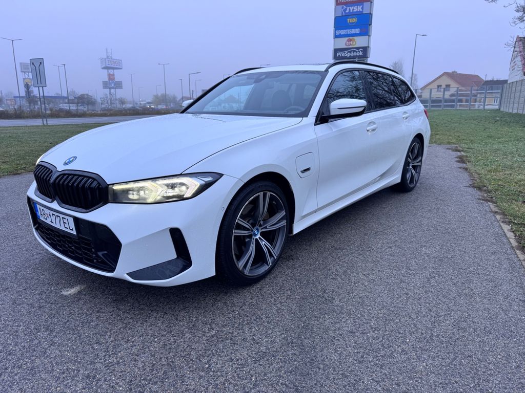 BMW 330 2023