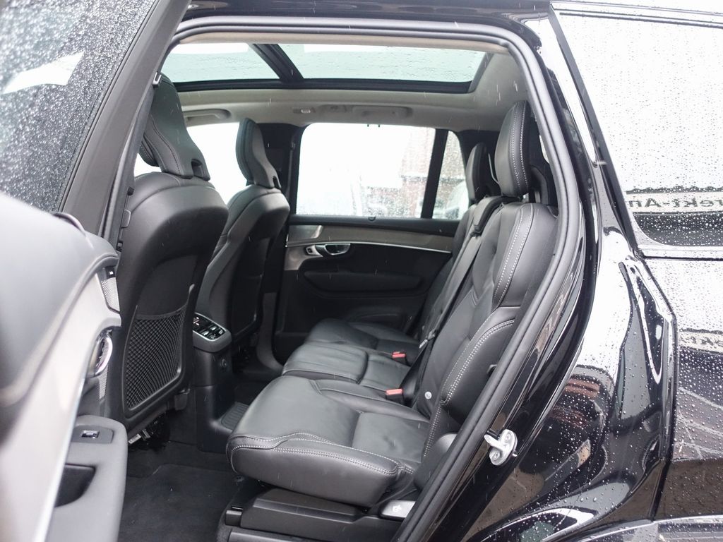 Volvo XC90 2025