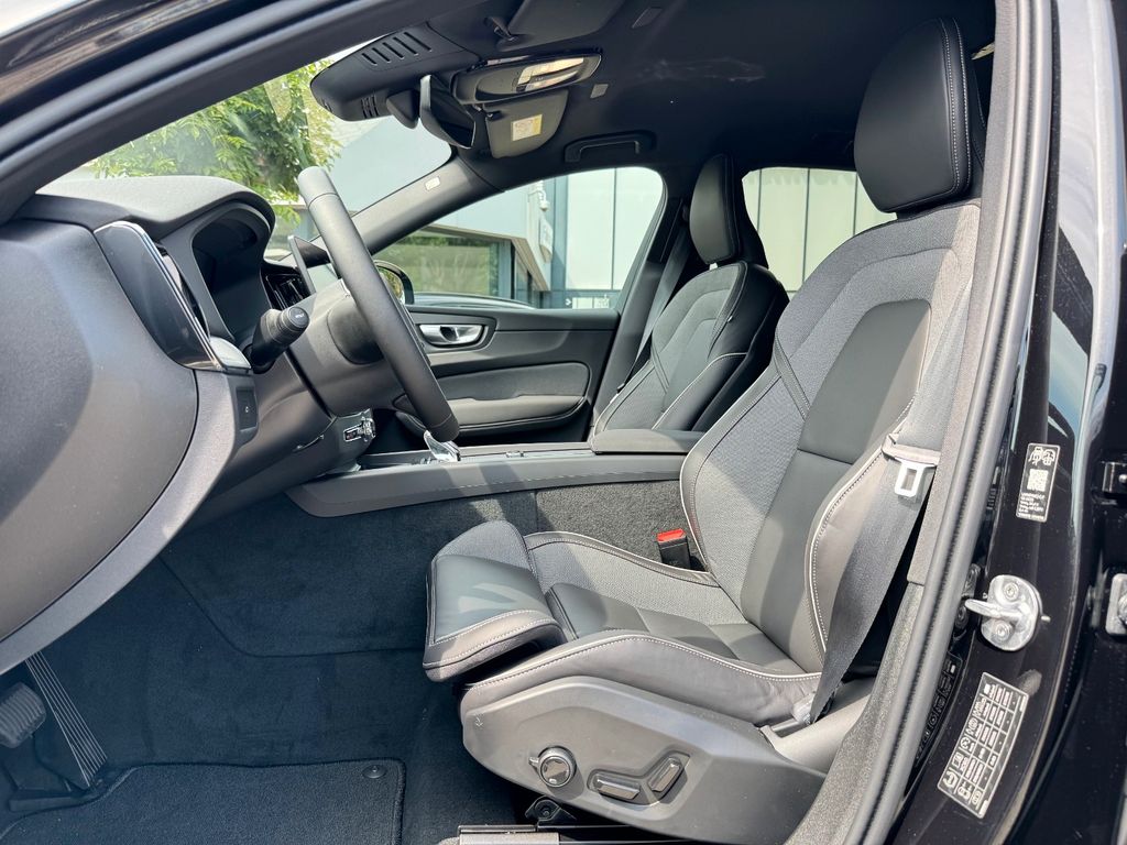 Volvo XC60 2025