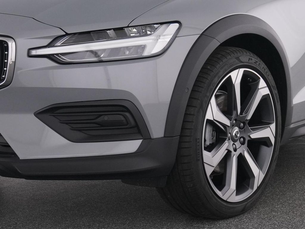 Volvo V60 Cross Country 2023
