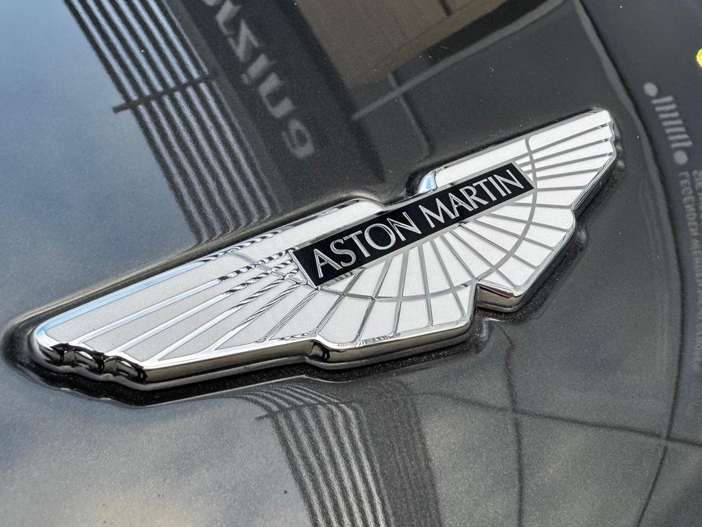 Aston Martin DBS 2020