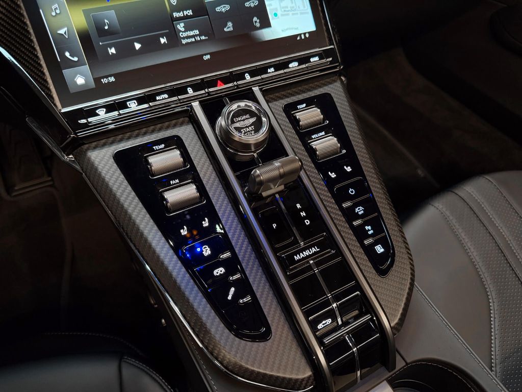 Aston Martin V8 Vantage 2025