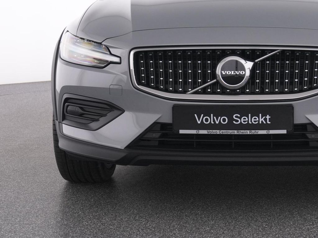 Volvo V60 Cross Country 2023
