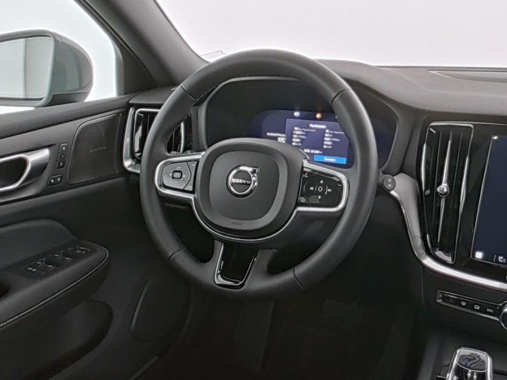 Volvo V60 Cross Country 2023