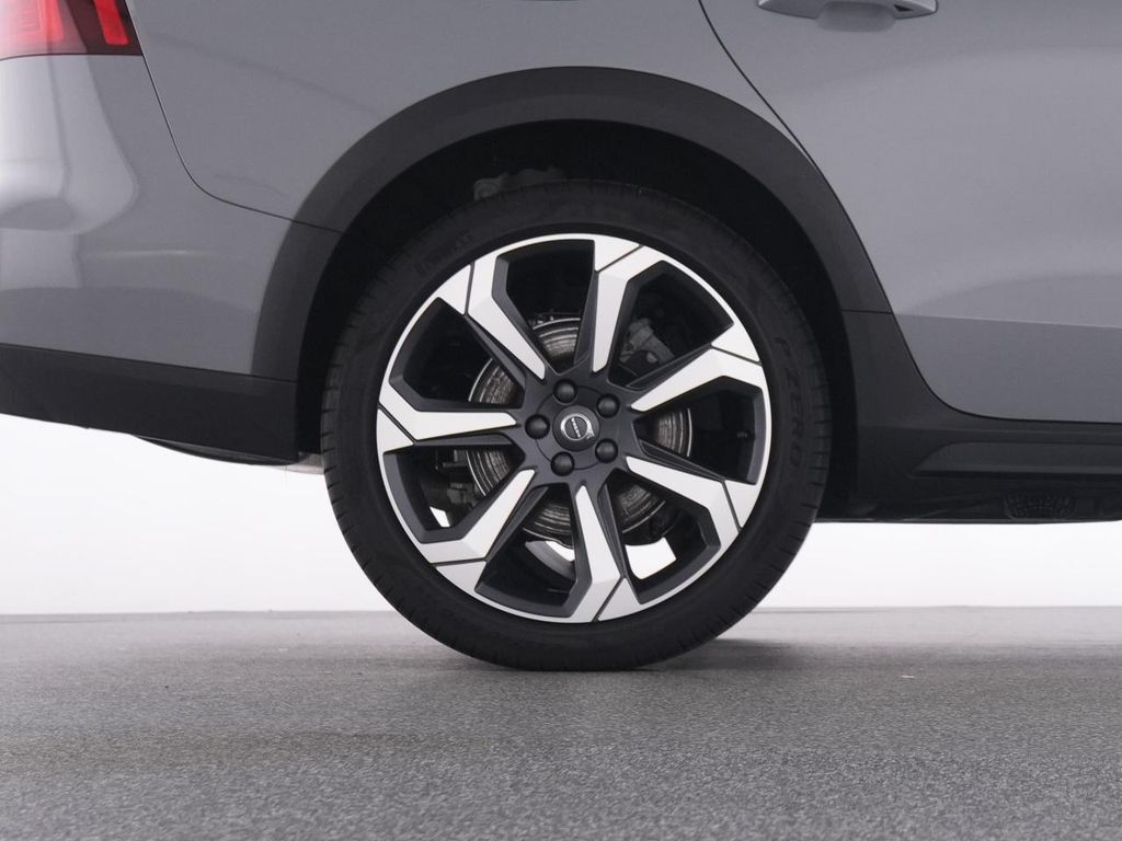 Volvo V60 Cross Country 2023