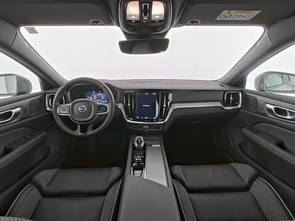 Volvo V60 Cross Country 2023