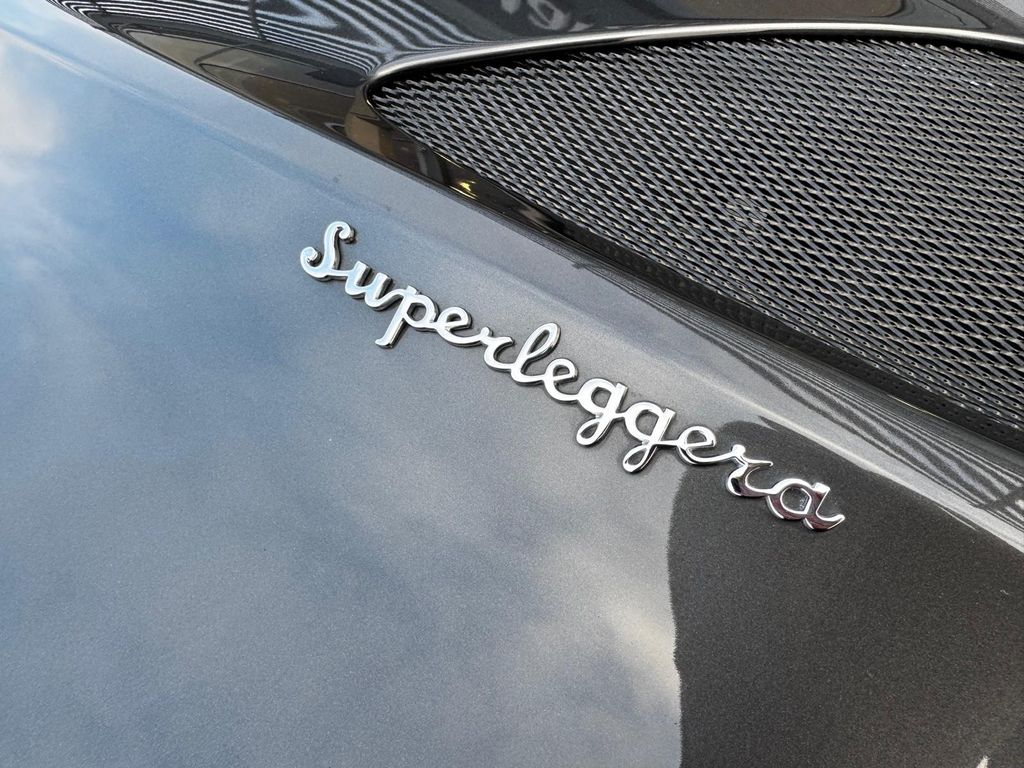 Aston Martin DBS 2020