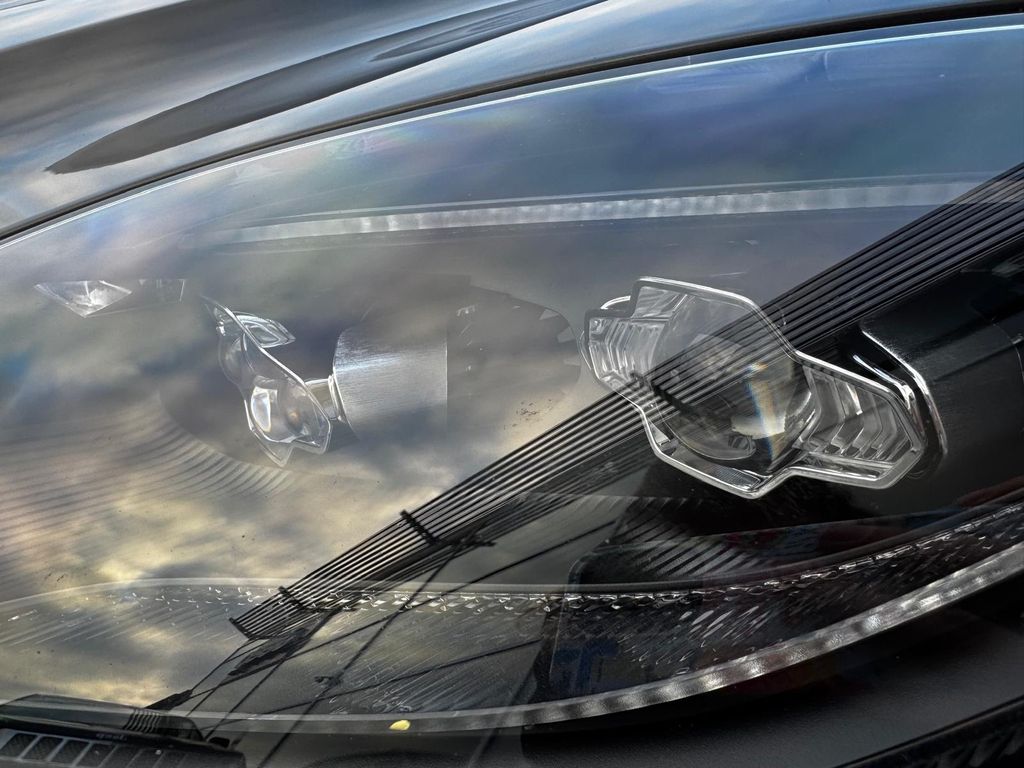 Aston Martin DBS 2020