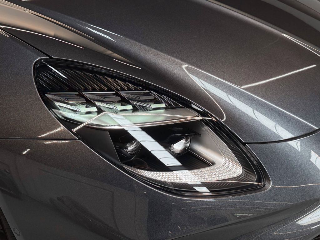 Aston Martin V8 Vantage 2025