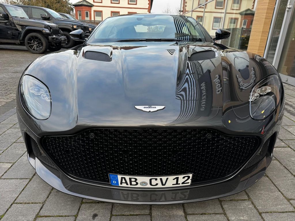 Aston Martin DBS 2020