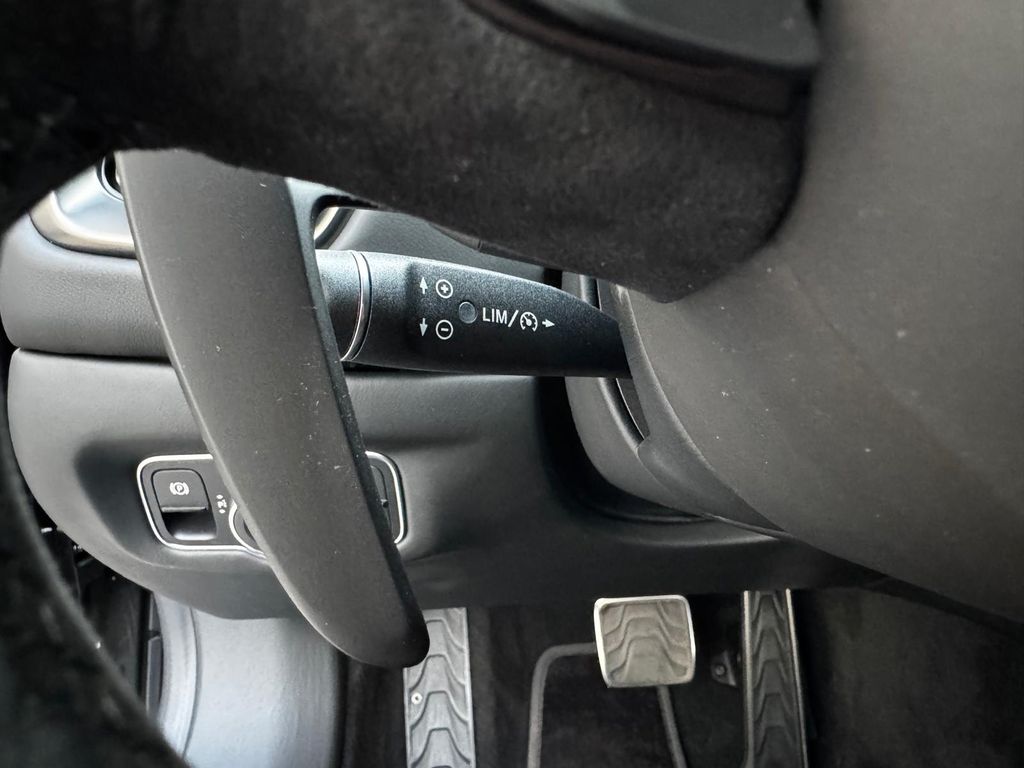 Aston Martin DBS 2020