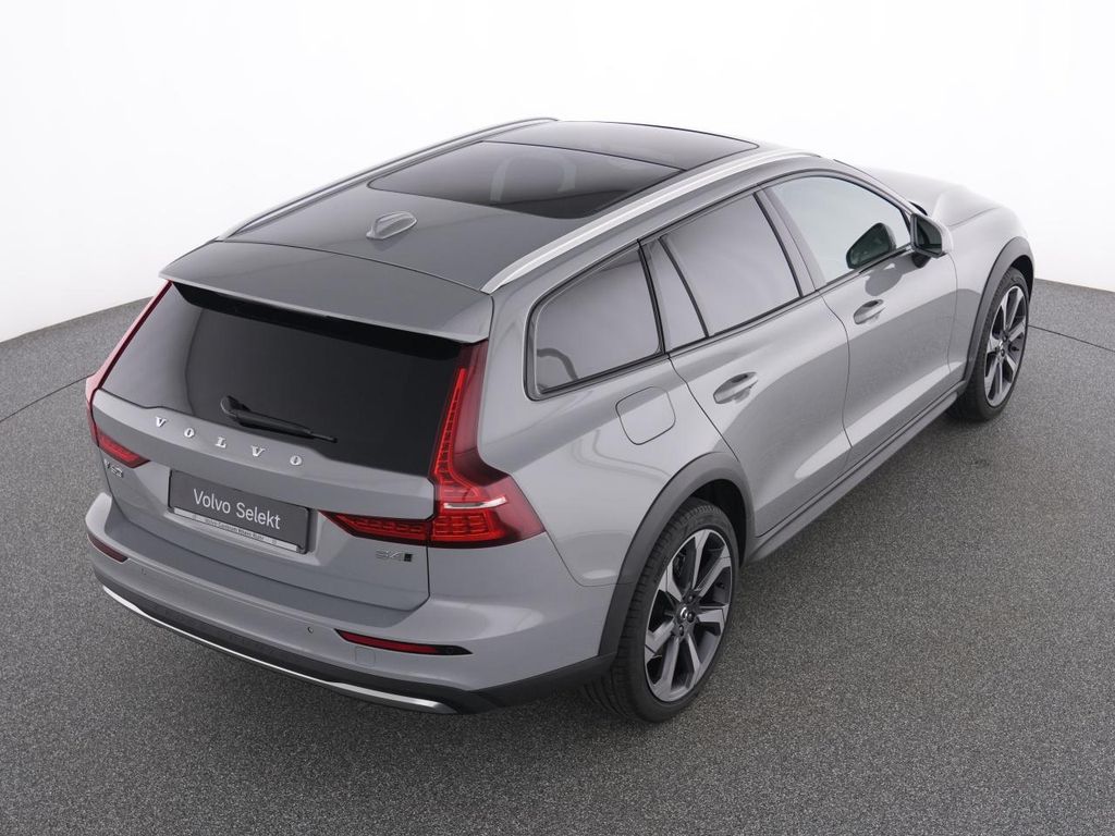 Volvo V60 Cross Country 2023