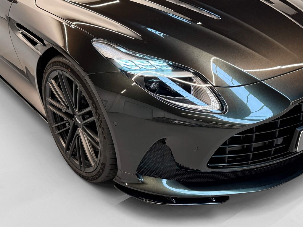 Aston Martin DB12