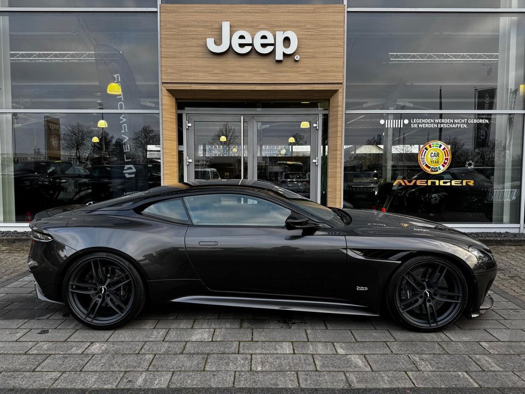 Aston Martin DBS 2020