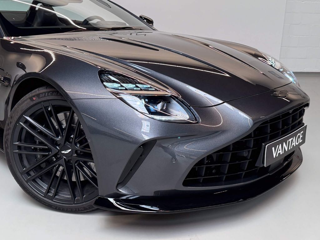 Aston Martin V8 Vantage 2025