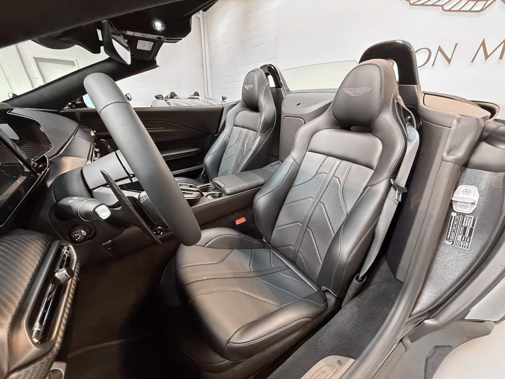 Aston Martin V8 Vantage 2025