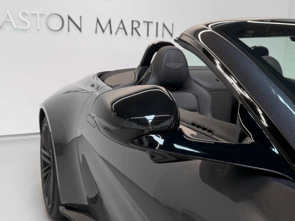 Aston Martin V8 Vantage 2025