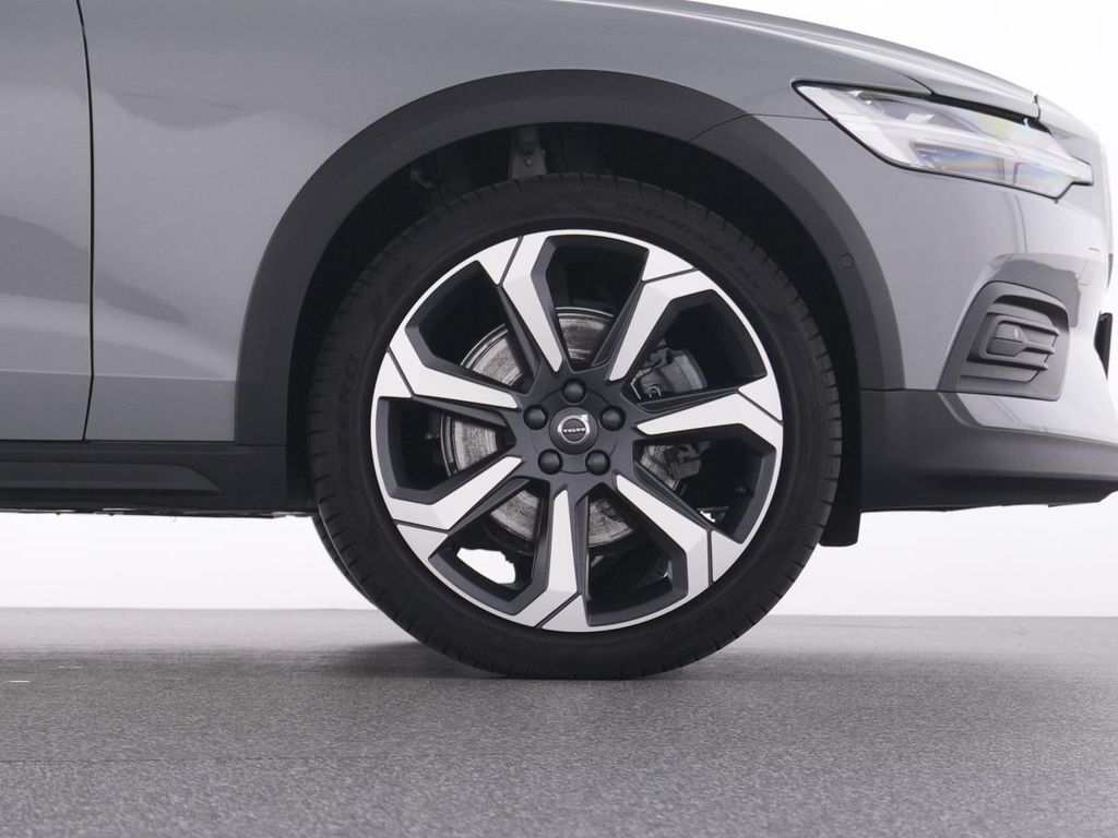 Volvo V60 Cross Country 2023