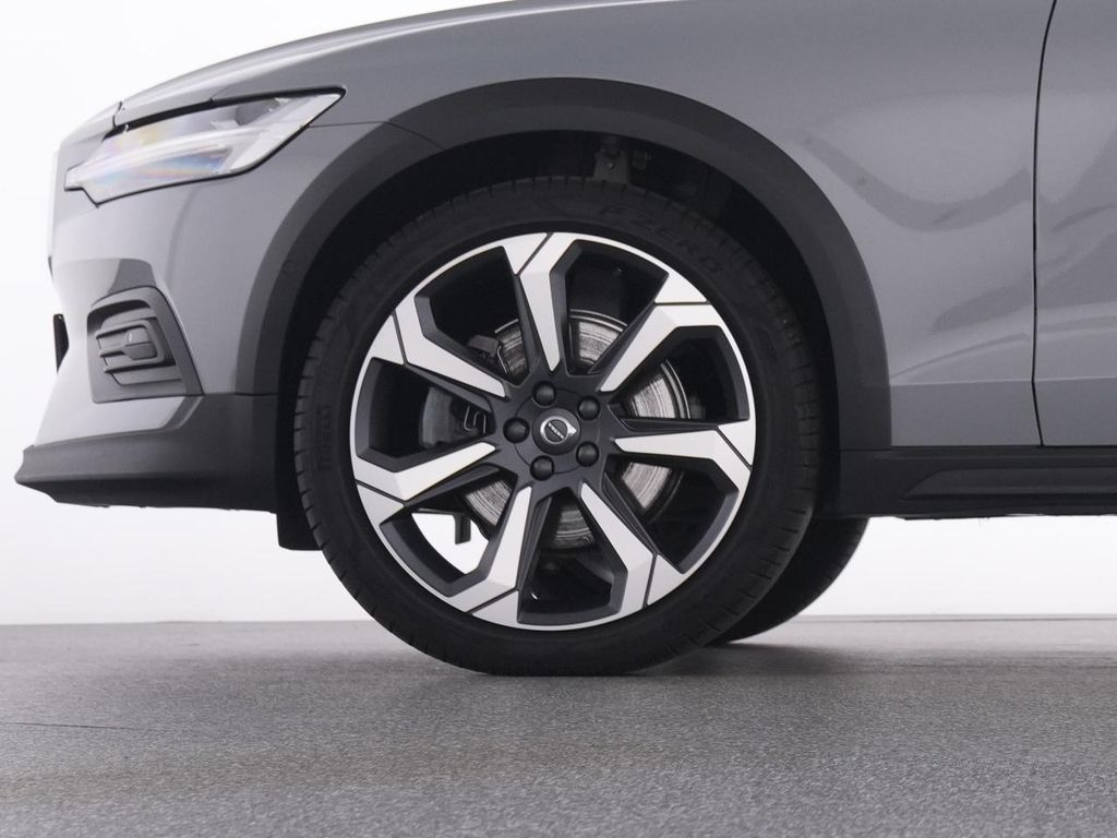 Volvo V60 Cross Country 2023