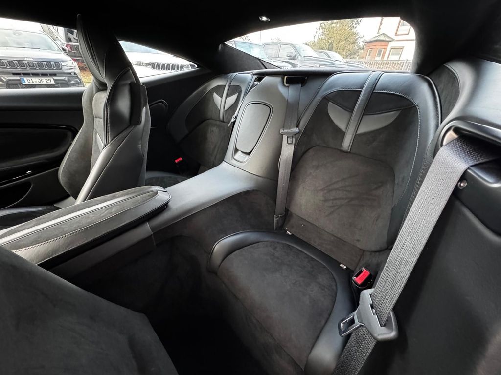 Aston Martin DBS 2020