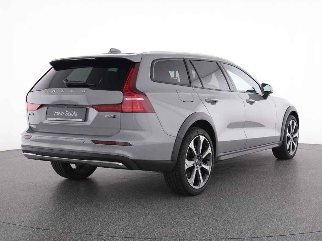 Volvo V60 Cross Country 2023