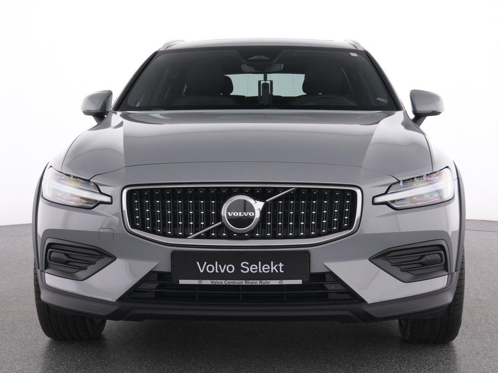 Volvo V60 Cross Country 2023