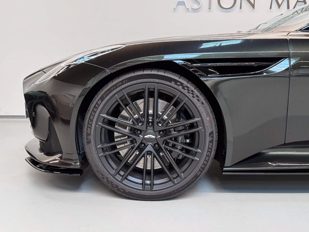 Aston Martin DB12