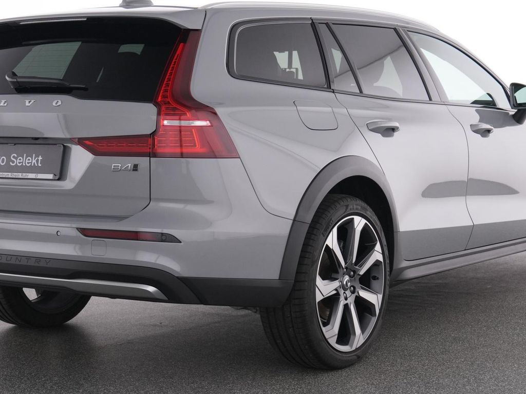 Volvo V60 Cross Country 2023