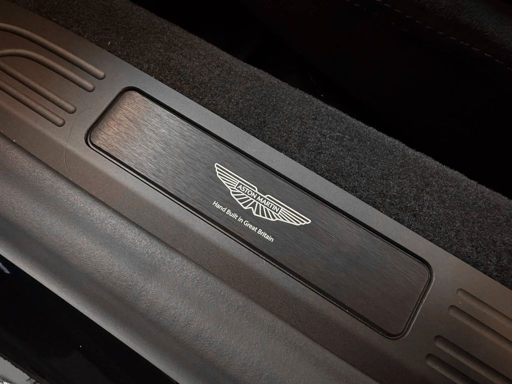 Aston Martin V8 Vantage 2025