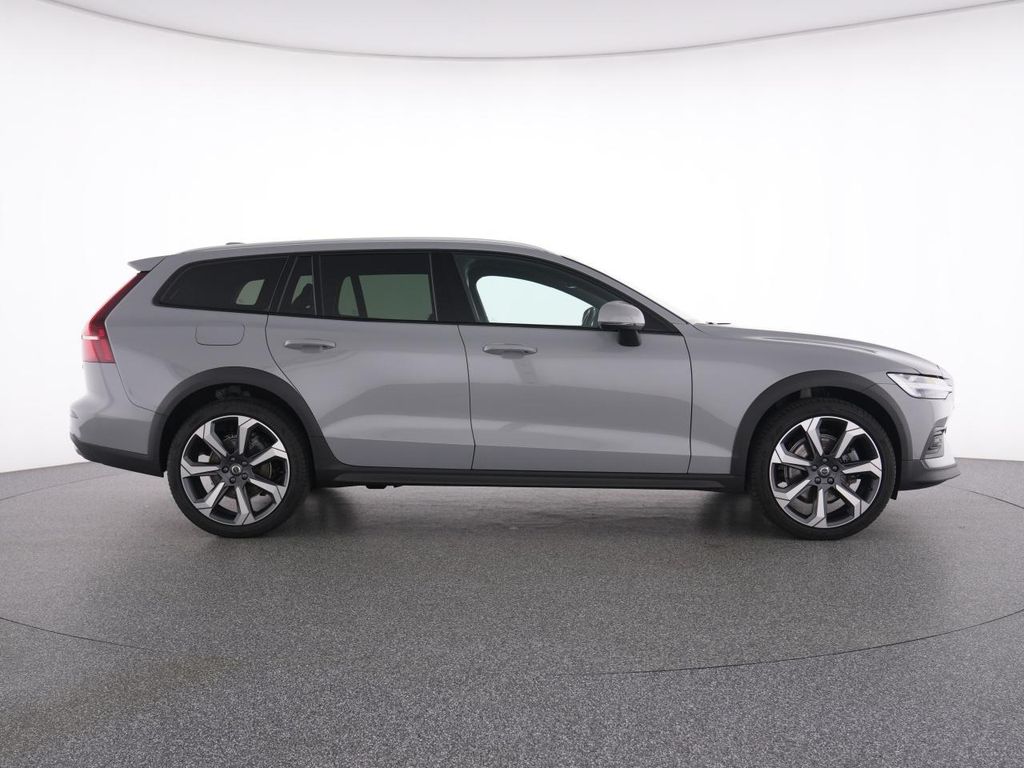 Volvo V60 Cross Country 2023