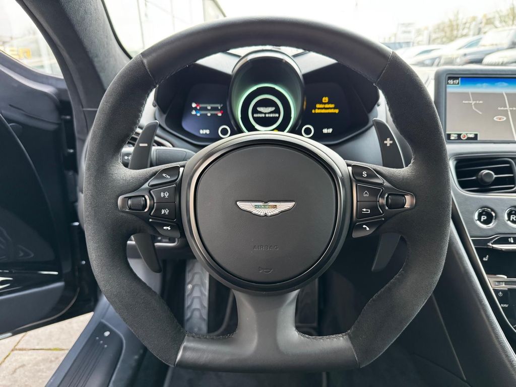 Aston Martin DBS 2020