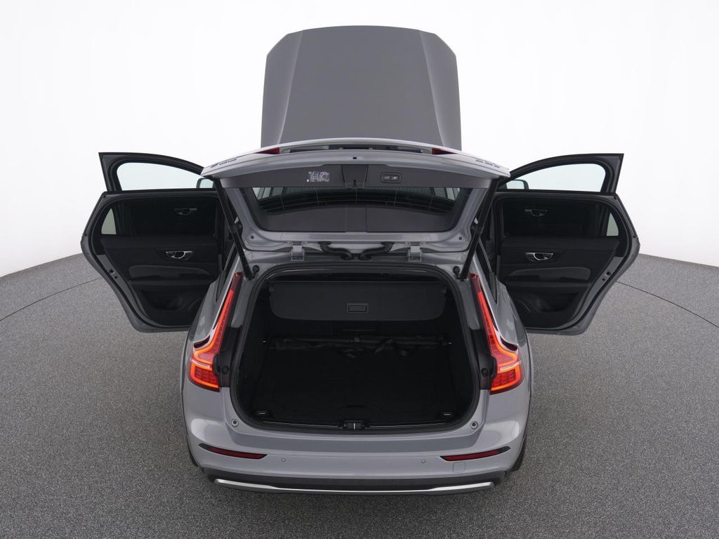 Volvo V60 Cross Country 2023