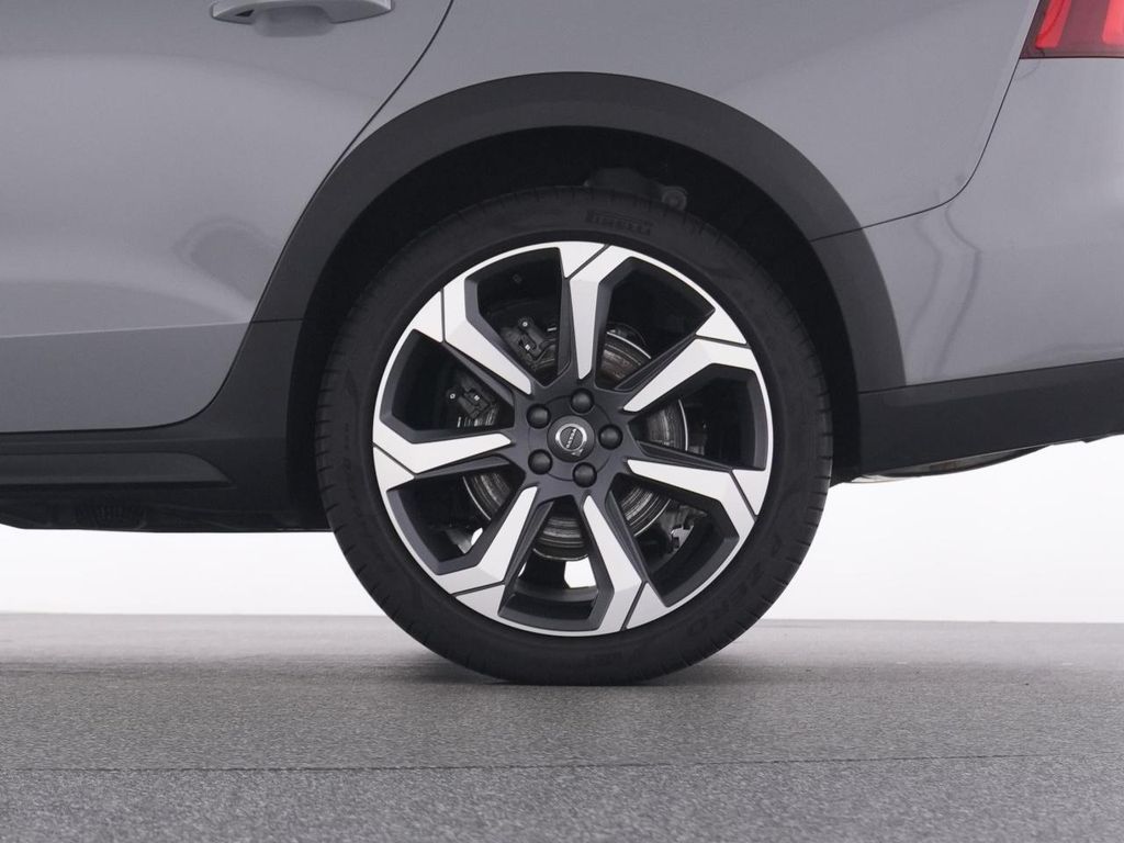 Volvo V60 Cross Country 2023