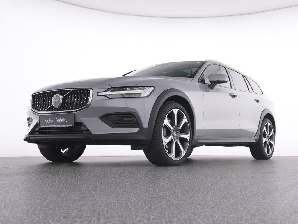 Volvo V60 Cross Country 2023
