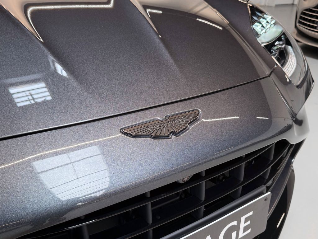 Aston Martin V8 Vantage 2025