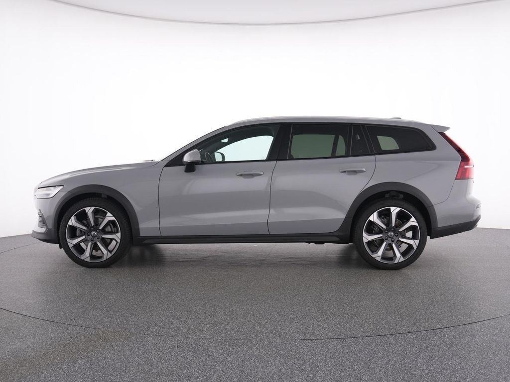 Volvo V60 Cross Country 2023