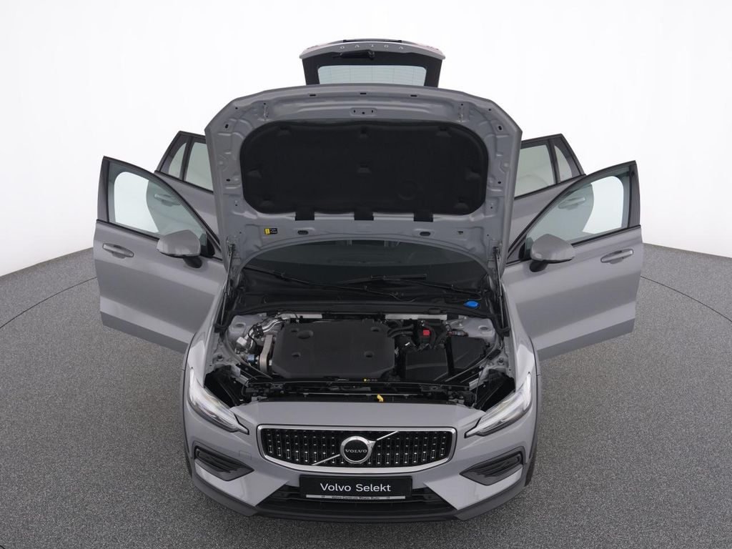 Volvo V60 Cross Country 2023