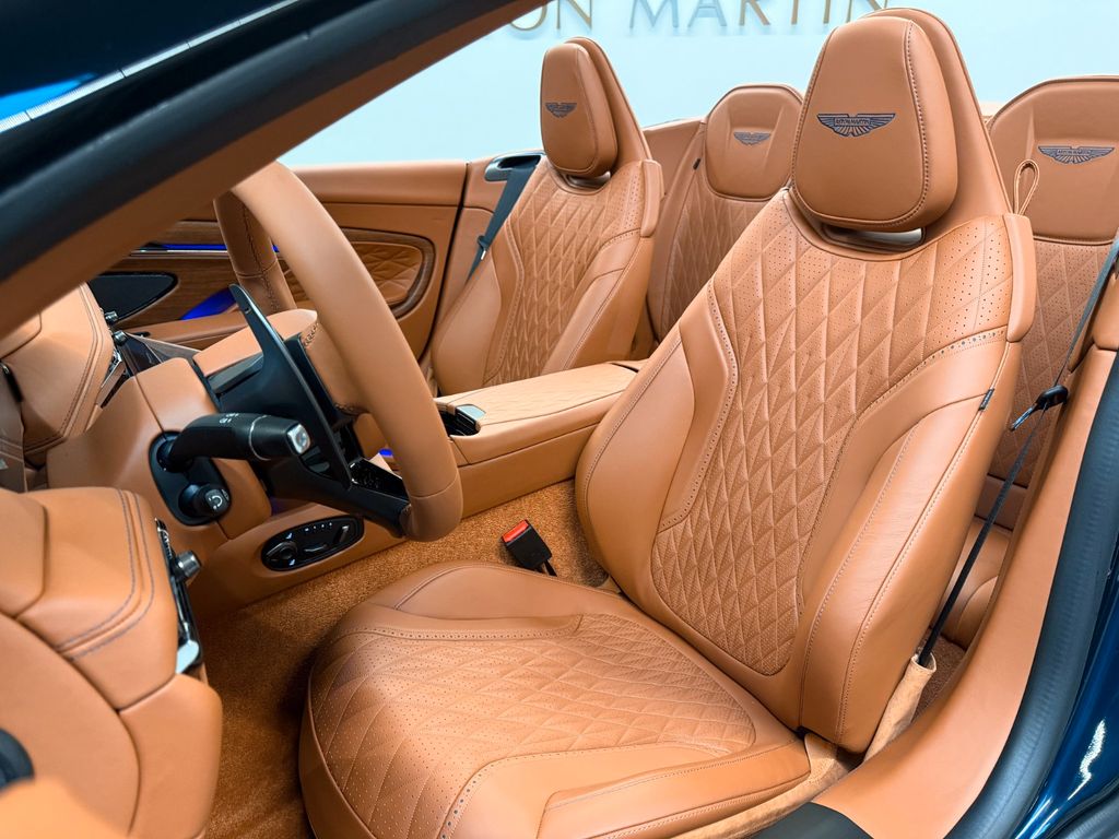 Aston Martin DB12