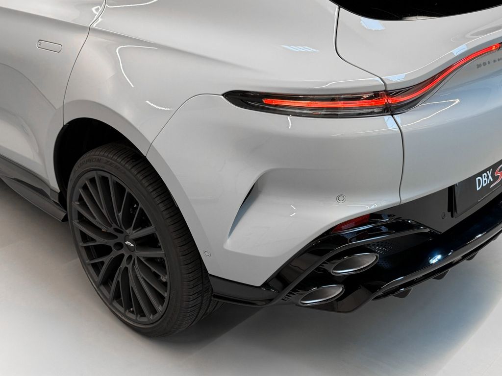Aston Martin DBX