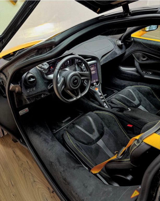 McLaren 750S 2025