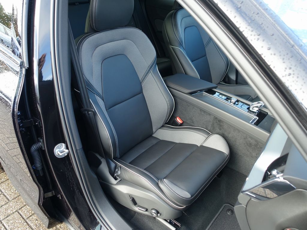 Volvo XC60 2025