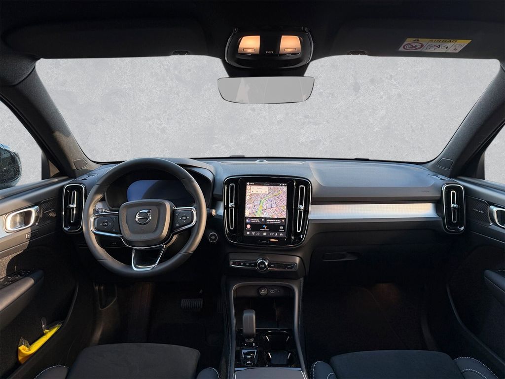 Volvo XC40 2025