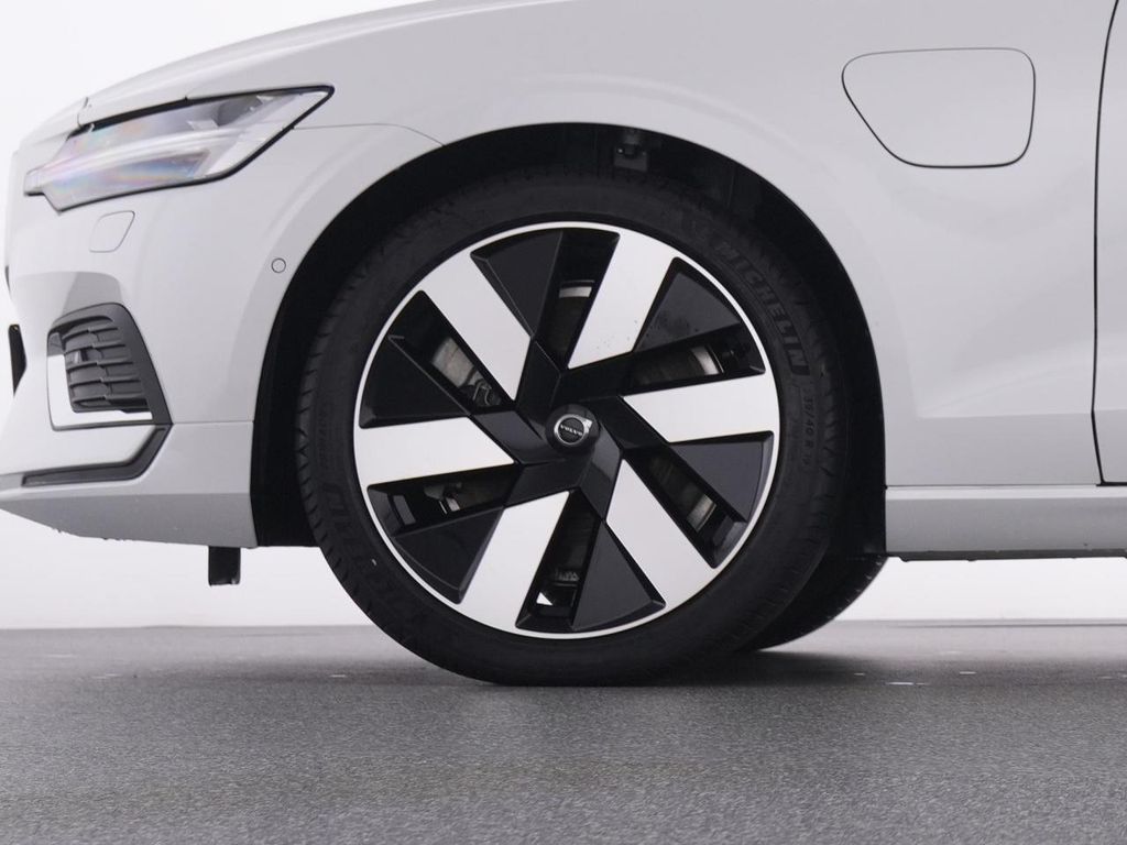 Volvo V60 2025
