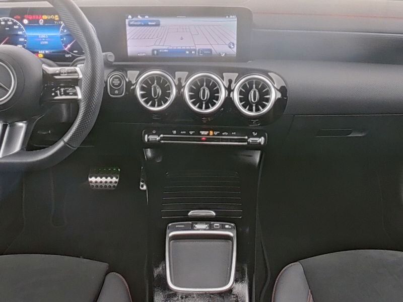 Mercedes-Benz CLA 200 2025