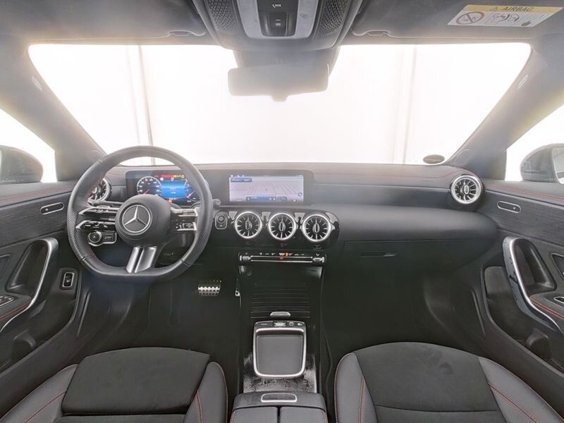 Mercedes-Benz CLA 200 2025