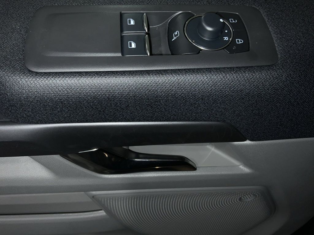 Ford Tourneo Custom 2025