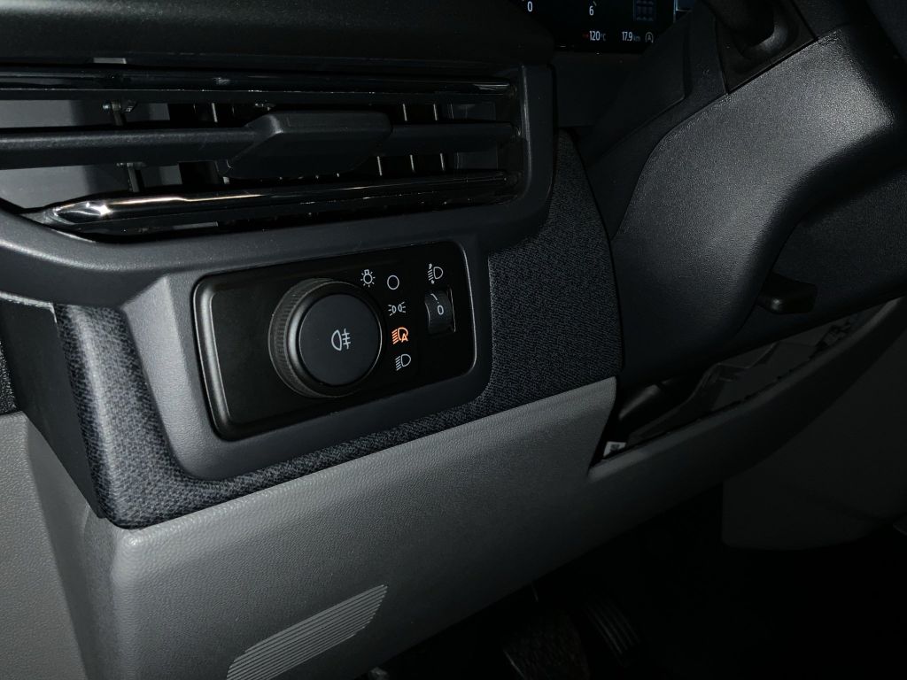 Ford Tourneo Custom 2025