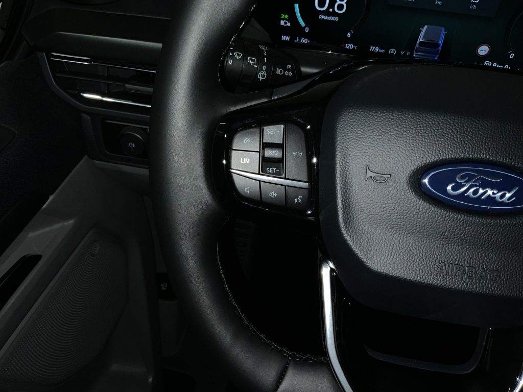 Ford Tourneo Custom 2025